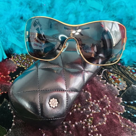 EUC Chanel Sunglasses - Picture 6 of 7